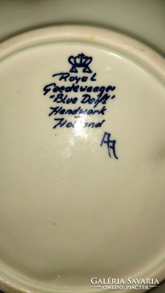Royal goedewaagen blue delft serving table centerpiece
