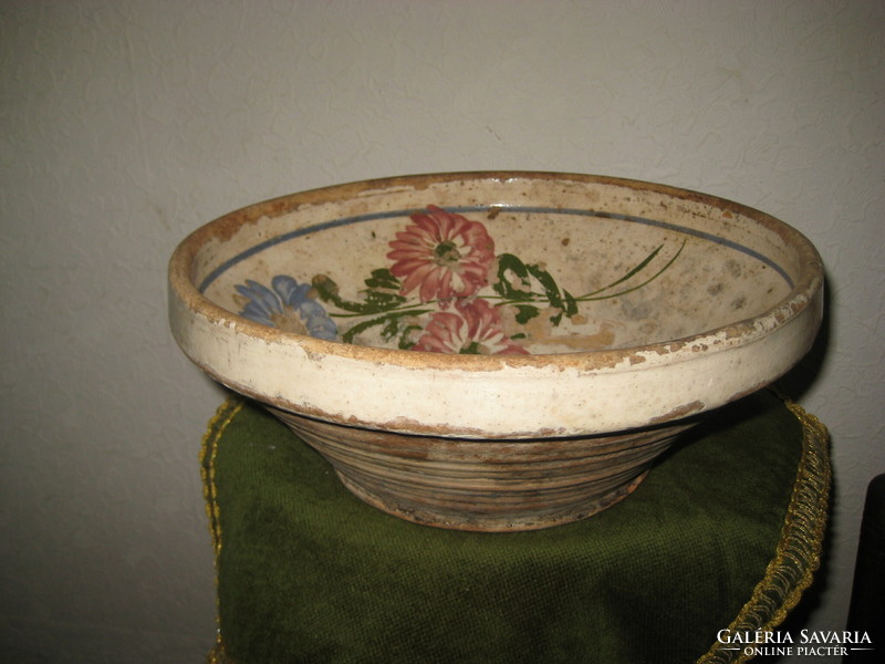 Old folk ceramic bowl, in good condition for its age, 28 cm