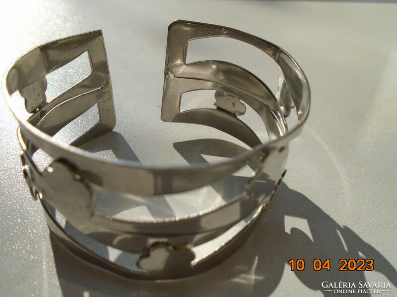 Floral steel bracelet