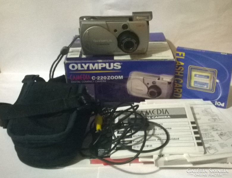 Olympus C- 220 ZOOM digitális fényképezőgép.