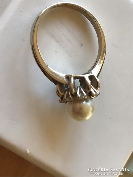 18K white gold ring with saltwater pearl