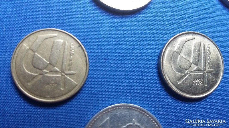 10 db spanyol peseta: 100, 25, 5, 1