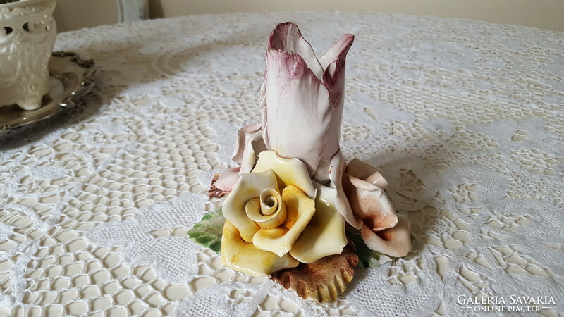 Gyönyörű rózsás porcelán sétáló gyertyatartó