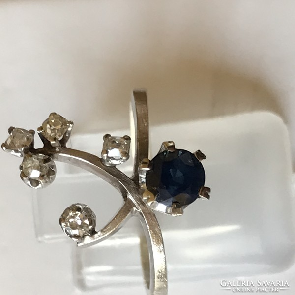 White gold ring with cca 0.15 ct diamond and a cca 0.5 ct sapphire
