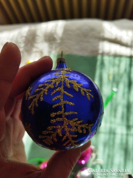 Kék karácsonyfadísz festett üveggömb