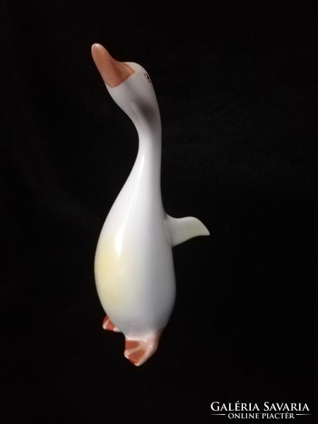 Raven house porcelain goose