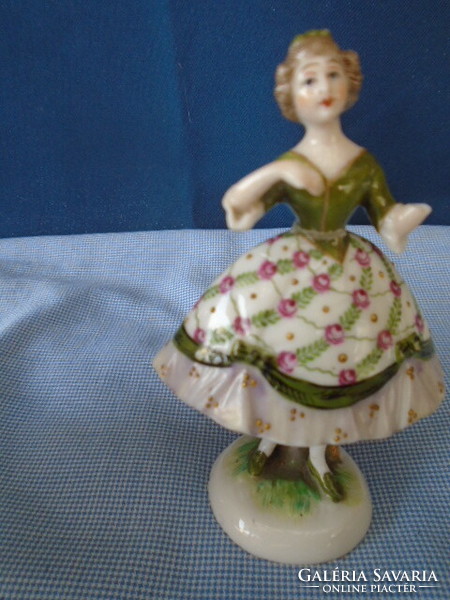 Miniature sevres porcelain from the 1750s, unfortunately damaged, 9.5 cm