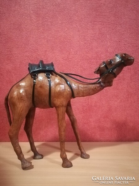 Leather camel for sale, 33 cm long and 30 cm high.