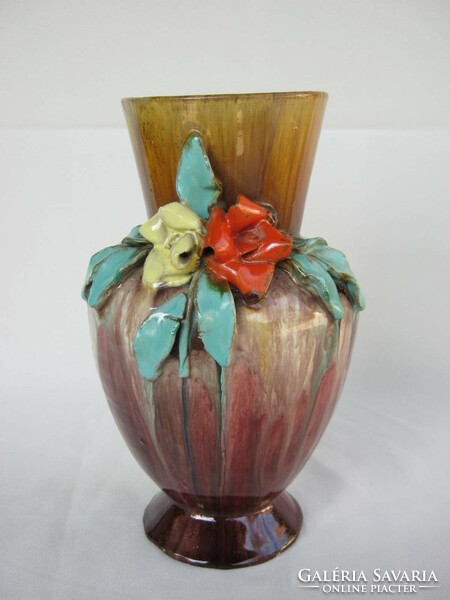 Komlós kerámia virágokkal díszített váza