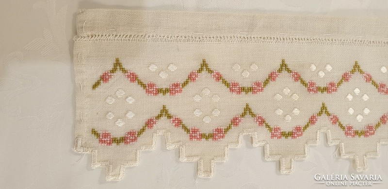 (10) Very old embroidered/tapestry tablecloth 113 cm x 14 cm