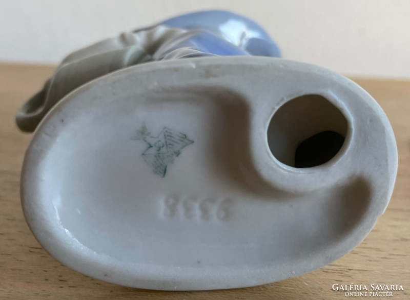 Carl scheidig graefenthal - watering boy (porcelain)