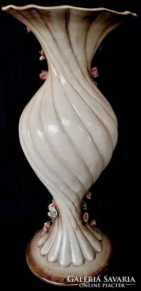 Dt/175 – wonderful twisted funnel vase by capodimonte
