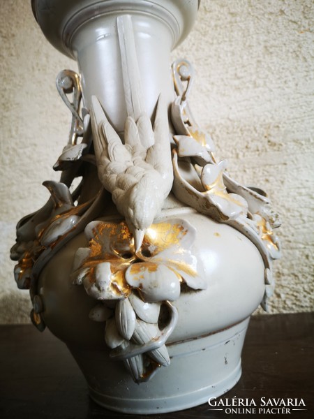 Kerámia váza,  madaras dekorral. Antik domború díszítéssel, Zsolnay jellegű pecsét.körpecsét. Videó