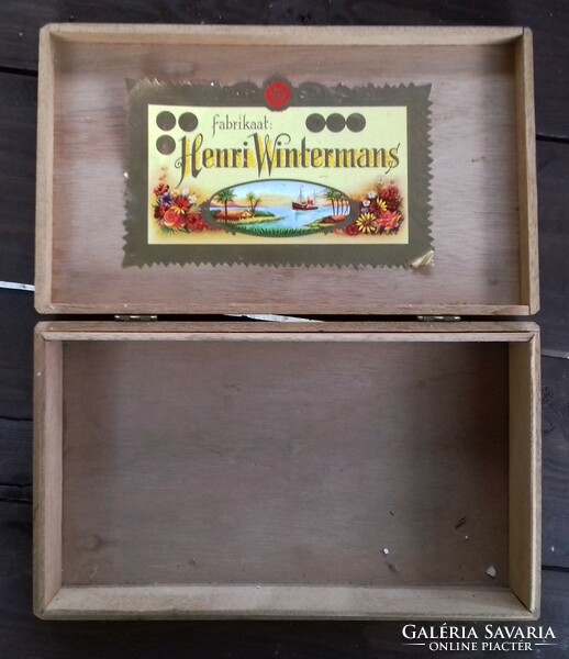Old cigar boxes per piece