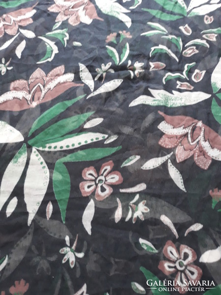 Light, new, floral marks & spencer scarf (180x74 cm)