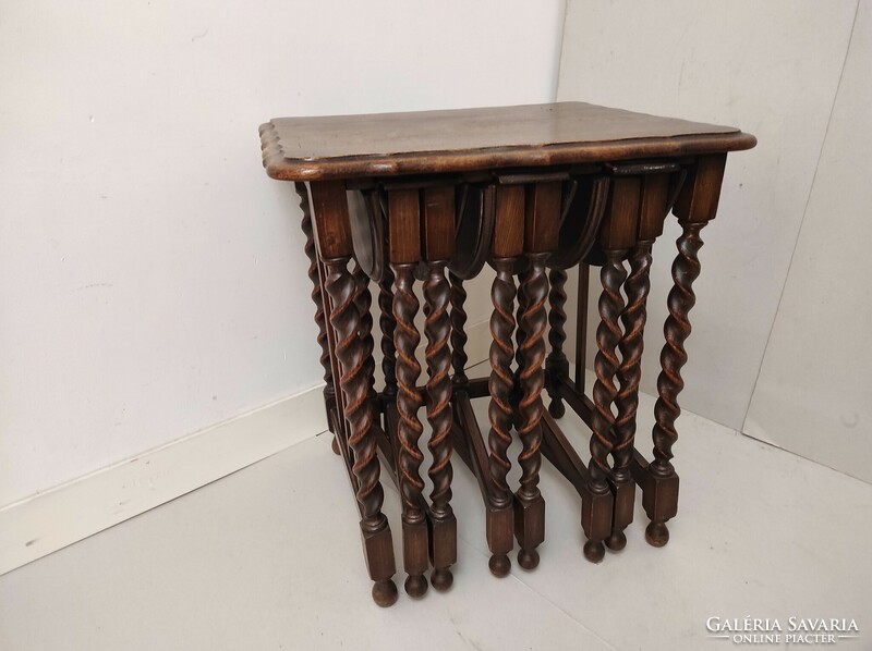 Antik 4 darabos faragott fa asztalsor koloniál csavart lábú lehajtható kis asztal sor 924 7065
