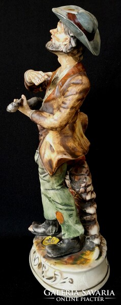 Dt/177 – capodimonte large-sized musical beggar figural ornament