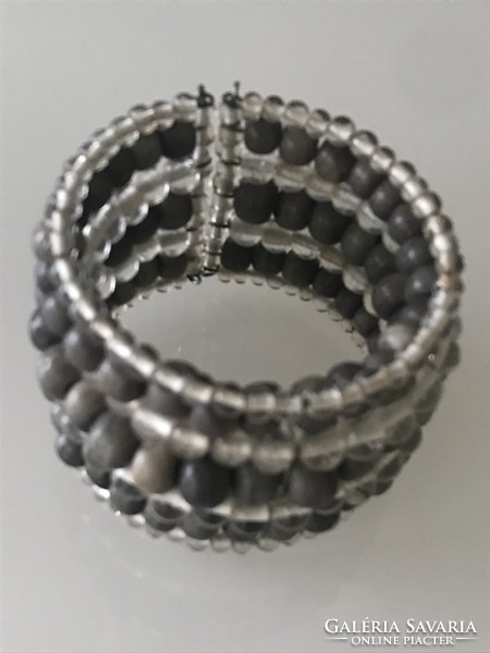 Retro pearl bracelet on flexible metal frame, 6 cm inner diameter