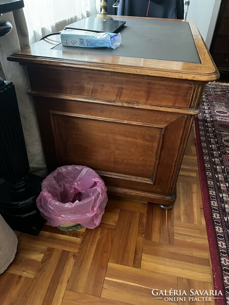 Ónémet íróasztal restaurált, térbe is állítható