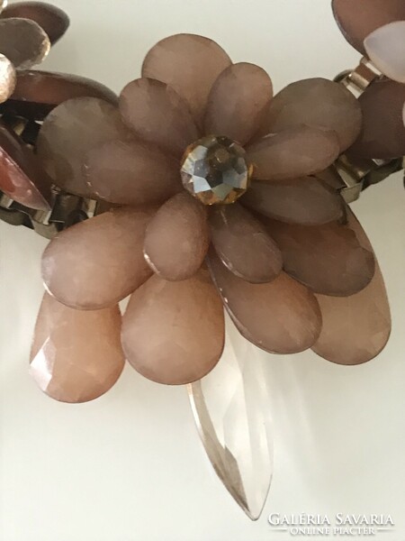 Elegant fashionable necklaces with huge flowers, 50 cm long