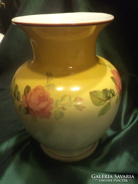Old Hólloháza pink porcelain vase