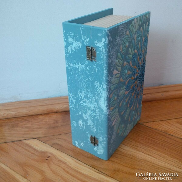 ÚJ! Könyv alakú fa doboz, kézzel festett kék, zöld, arany mandala díszítéssel