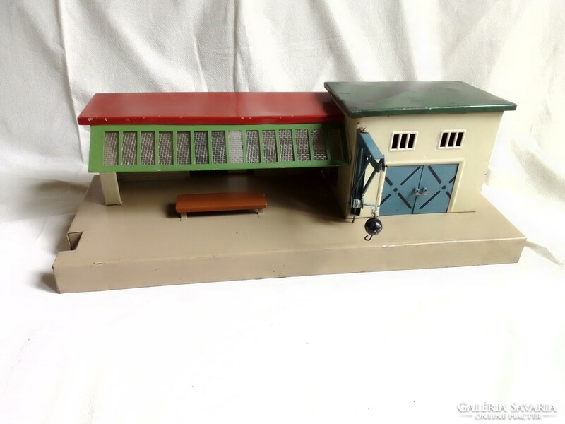 Antik régi Kibri 0-ás vasút modell állomás poggyász rakodó daru épület US Zone 1945-49 terepasztal