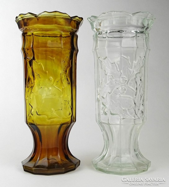 1M905 pair of old holly-leaved ivy and white glass vases 20.5 Cm