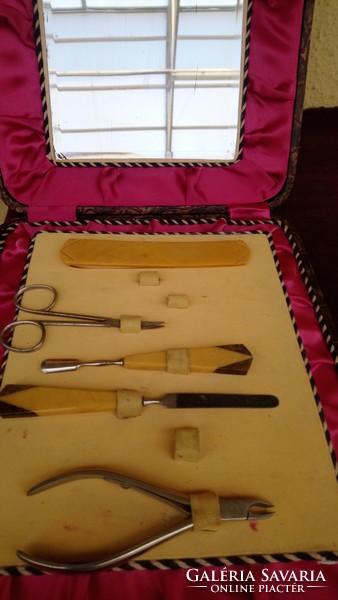 Mirrored manicure set in an antique gift box!