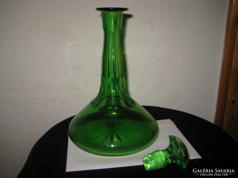Zöld szecessziós dísz üveg  , becsiszolt dugóval  21 cm , csiszolt aljjal
