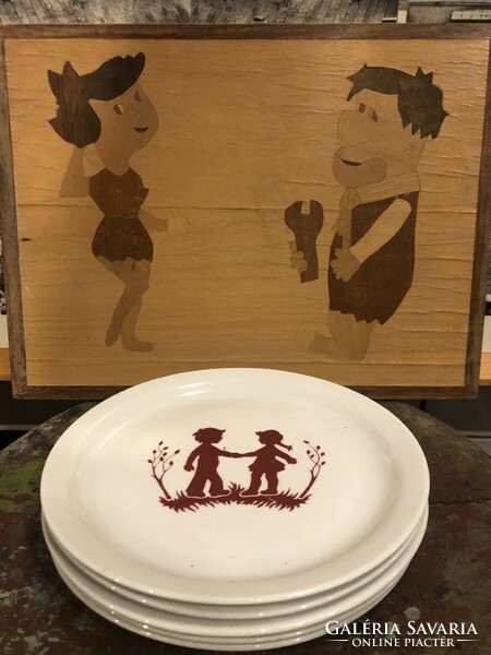 Zsolnay gyerek mintás tányér hibátlan állapotban. Az aukció egy darabra vonatkozik.