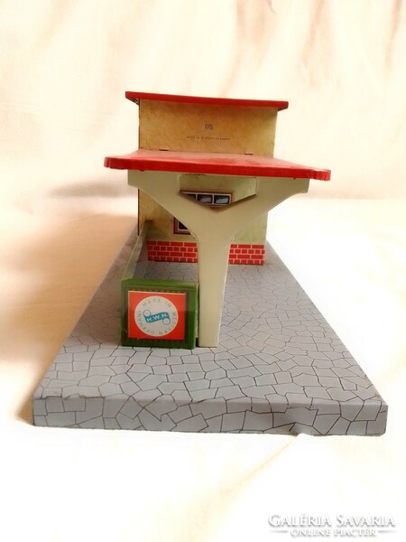 Old hwn 0 station railway station building waiting railway train model record game field table accessory