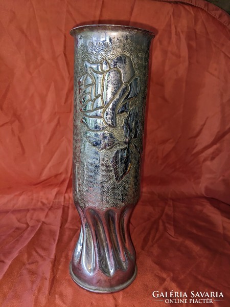 Gun vase with rose pattern, front work
