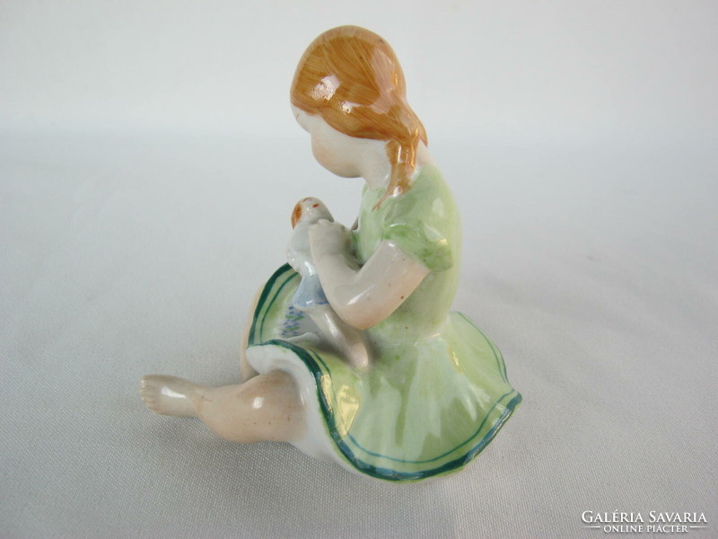 Retro ... Kőbányai porcelán figura nipp babázó kislány