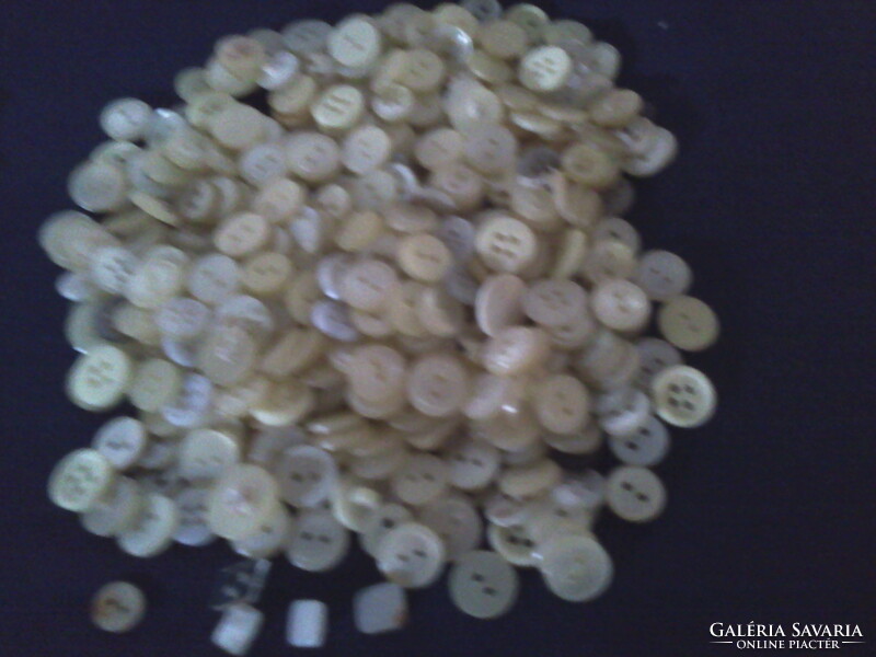 Buttons white and mother of pearl