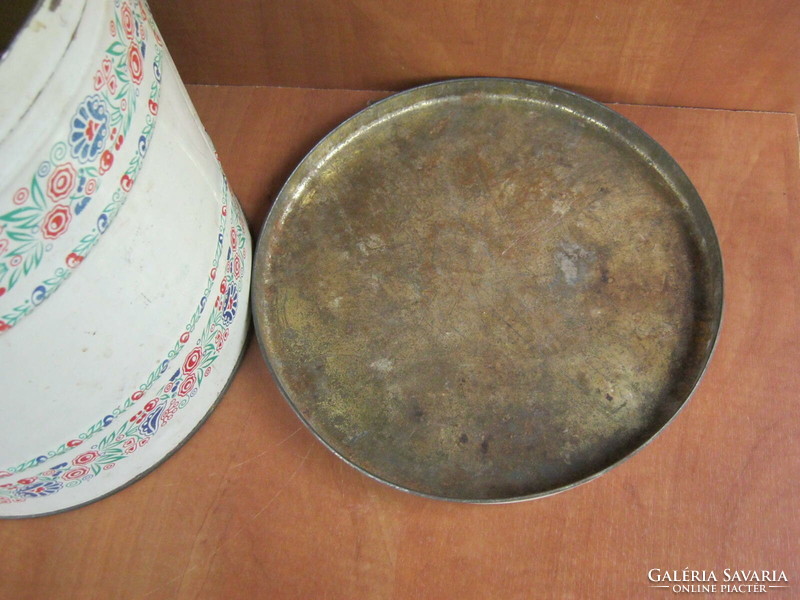 Metal flour box with a lid with a flower pattern, old nostalgia piece of farmhouse decoration