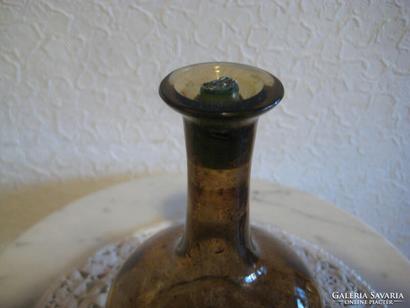 Antik ,  barna színű dísz kis üveg  9 x 15 cm