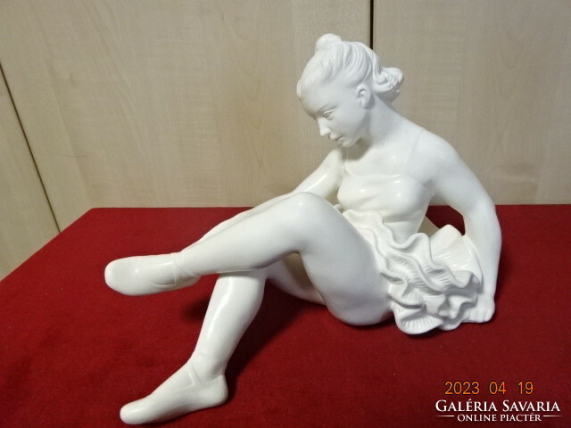 Art deco, mázas kerámia figura, balett táncos lány, hossza 30 cm. Jelölése 165. Jókai.