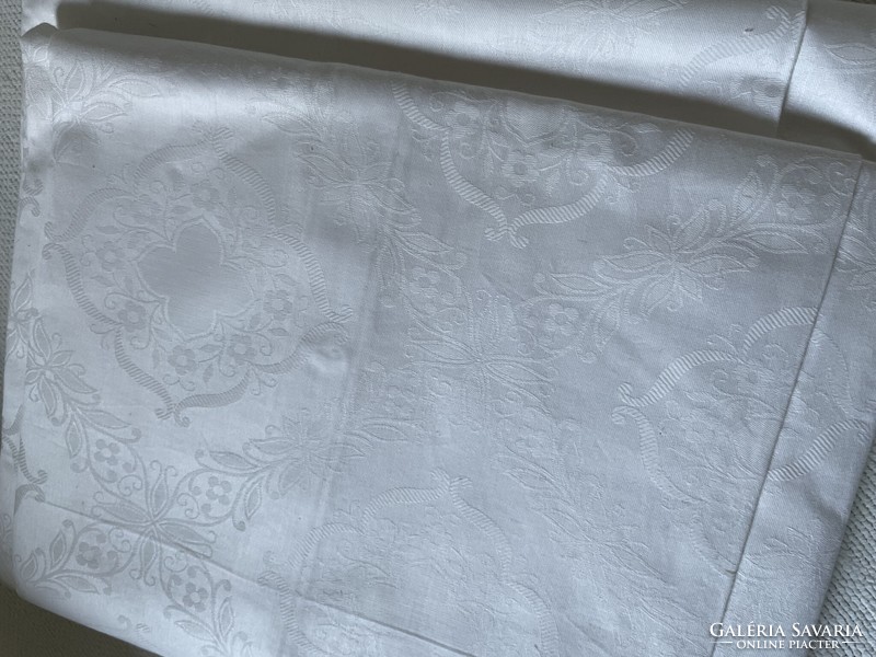 High quality white damask single duvet cover in new condition