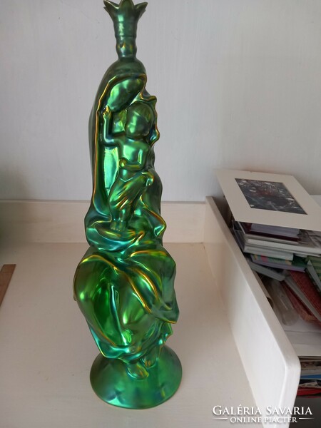 Zsolnay Madonna gyermekèvel