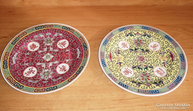 Very nice Chinese porcelain small plate in a pair, dia. 18 Cm (2p)