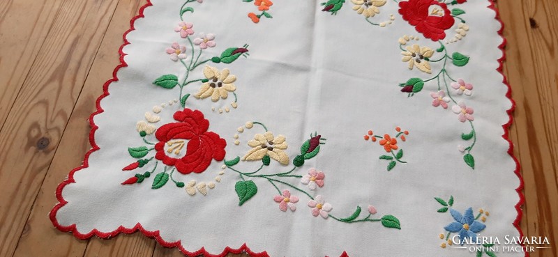 Embroidered cotton tablecloth from Kalocsa, needlework 34 x 34 cm.