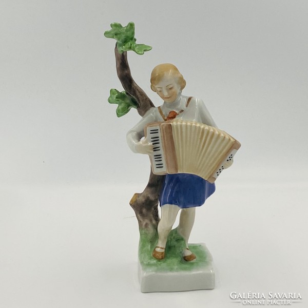 A pioneering girl with an accordion, a collector's rare porcelain figure from Herend, socialist realist propaganda