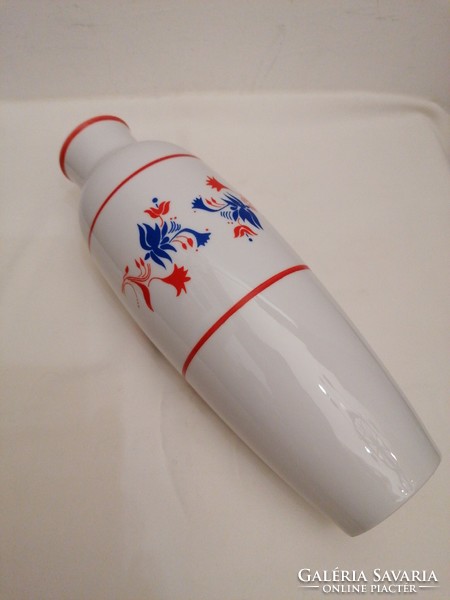 A porcelain vase from Hóllóháza with a rare pattern