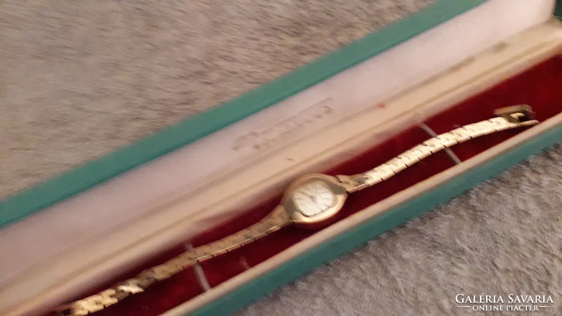 Very beautiful female cccp girl gold-plated quart quartz watch with untested box as shown in the pictures