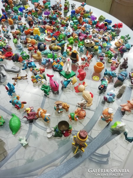 More than 200 old and retro kinder figures