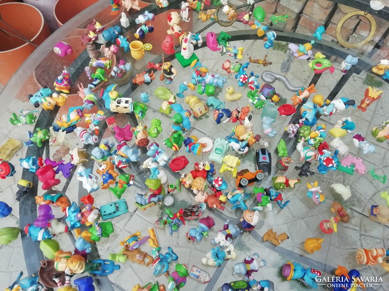 More than 200 old and retro kinder figures