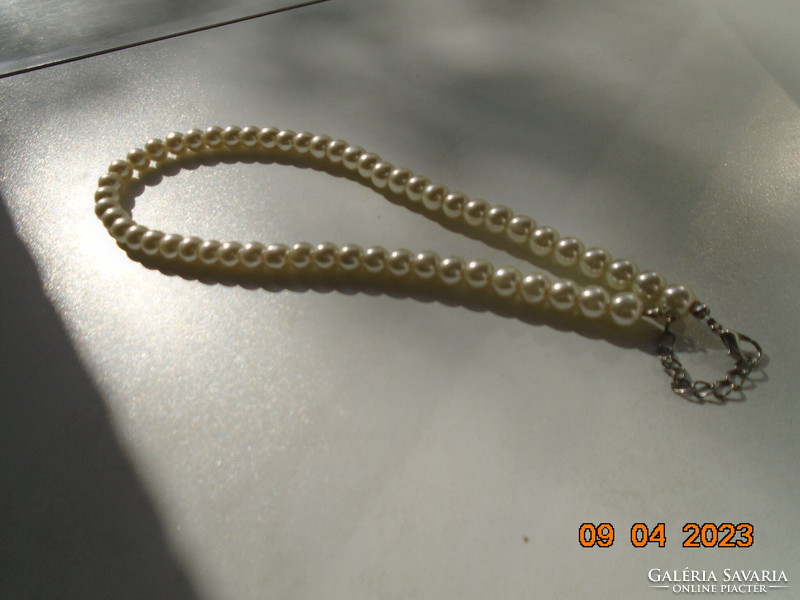 Nagyobb Tekla gyöngy nyaklánc szorosan fűzve, lánc hosszabbítóval, fém kapoccsal
