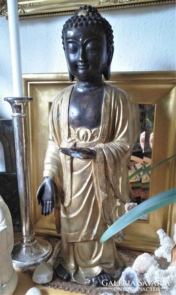 Aranyozott bronz álló Buddha szobor