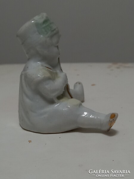 Furulyázó Kislány- Antik porcelán figura.